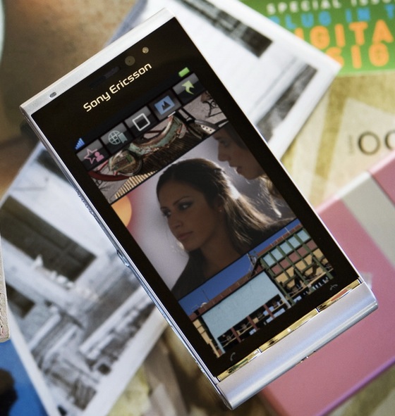 Sony Ericsson Satio Idou frente