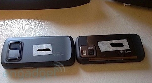 Nokia N97 vs Nokia N97 mini lado a lado posterior