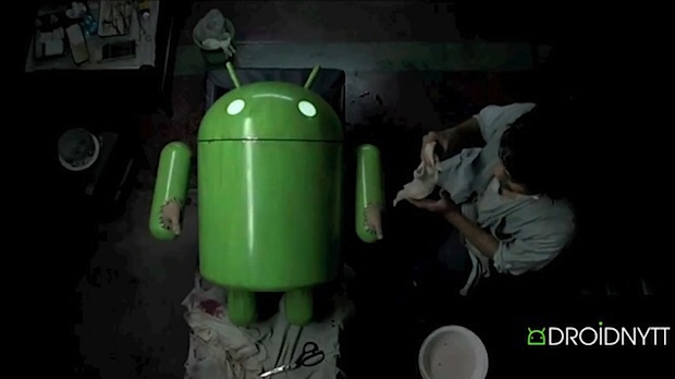 Sony Ericsson Xperia Play presentado en extraño comercial