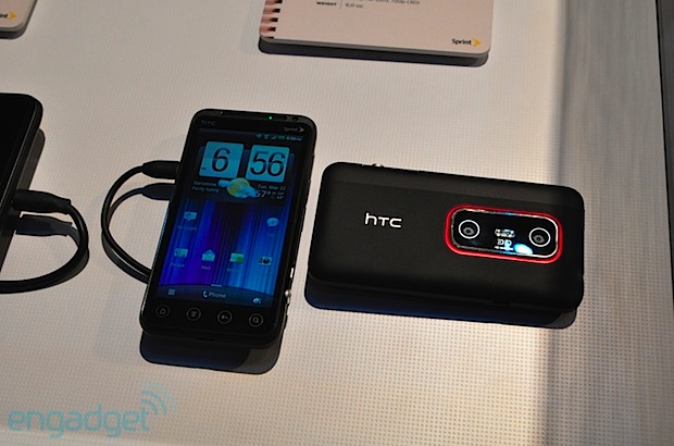 HTC EVO 3D, con CPU dual core 1.2GHz y pantalla 3D de 4.3 pulgadas