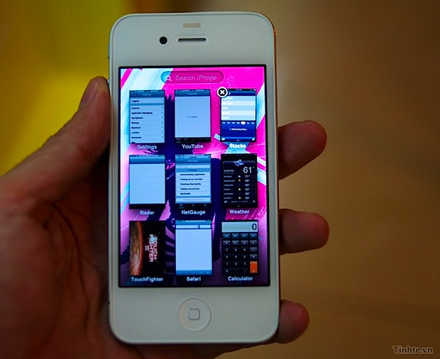 iPhone 4 Blanco corriendo interfaz mejorada con multitarea