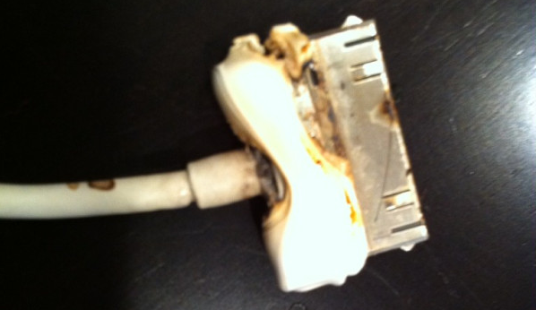 iOS 5 Beta habría quemado el cable del iPhone 4 de un desarrollador