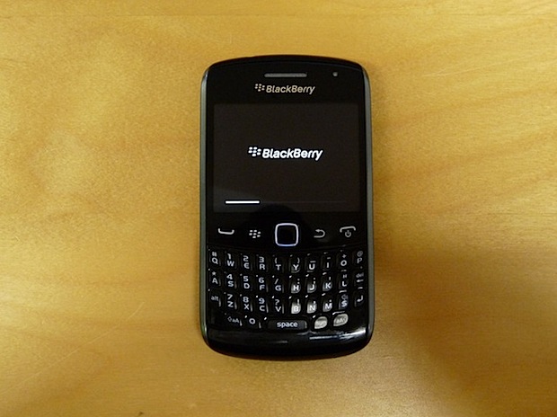 BlackBerry Curve 9360 aparece en fotos, sería anunciado pronto