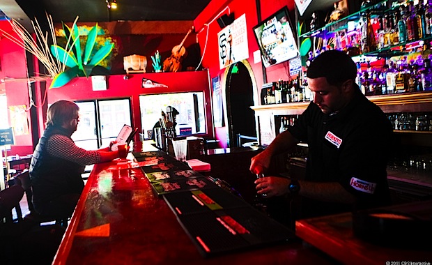Empleado de Apple pierde un prototipo del iPhone en un bar…de nuevo