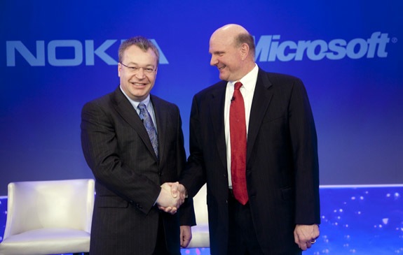 Ballmer: Android es aburrido, muy complicado”, promete celulares Nokia WP para la semana entrante