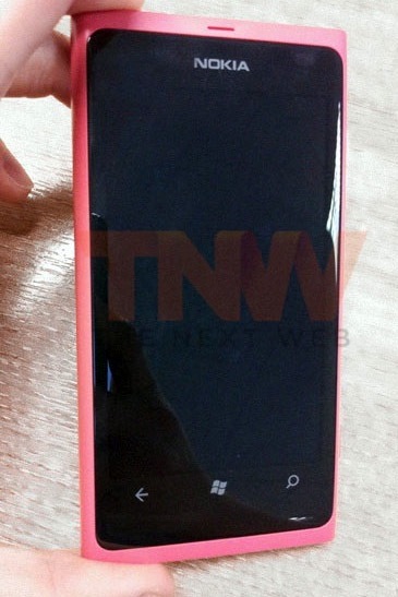 Nokia 800 aparece en nuevas fotos