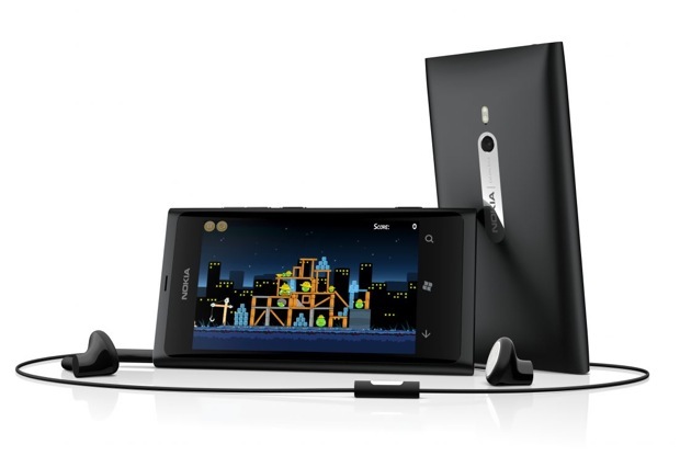 Nokia contento con preventa del Lumia 800, operadoras no tanto