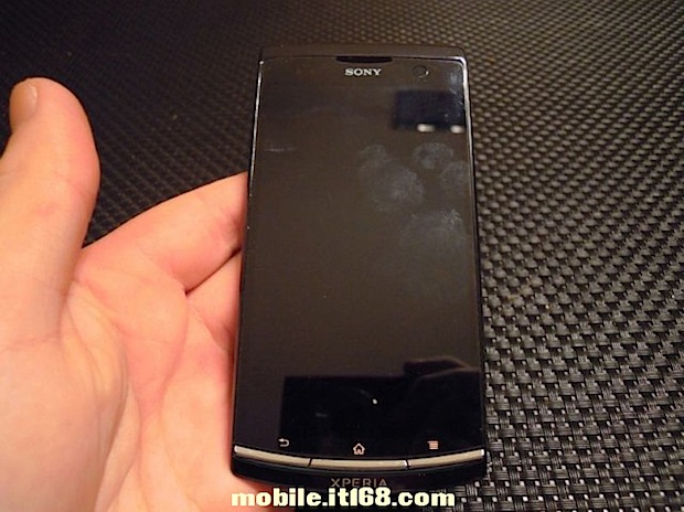 Imágenes del primer smartphone Sony, posiblemente Sony Nyphon