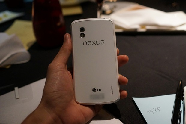 Más fotos prueban la existencia del Nexus 4 color blanco