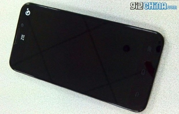 ZTE U956 con CPU quad-core y pantalla 720p aparece en fotos