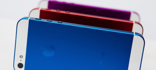 Apple lanzaría al iPhone 5S y un iPhone de policarbonato en Agosto