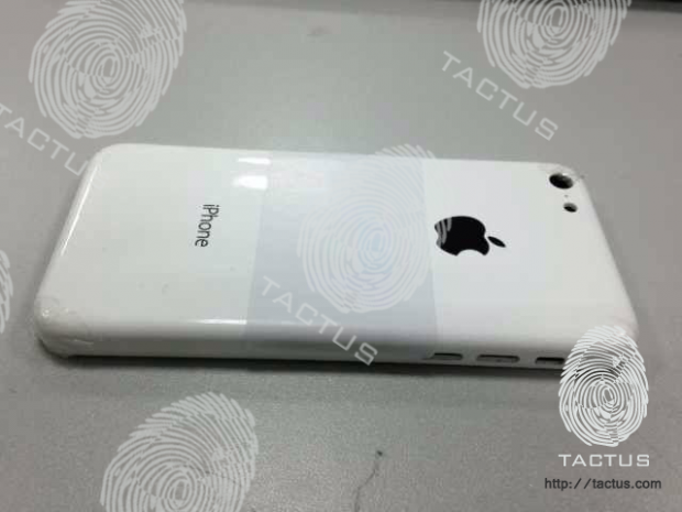 Supuesto iPhone económico muestra su parte trasera de plástico