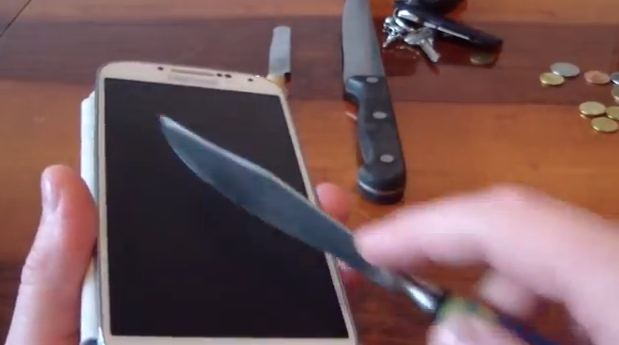 Samsung Galaxy S 4 prueba su resistencia en video