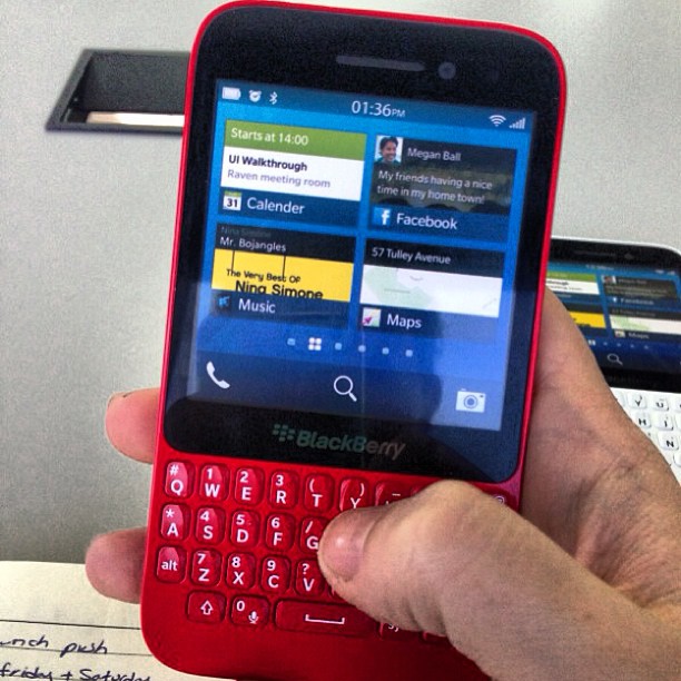 BlackBerry R10 se filtra en color rojo