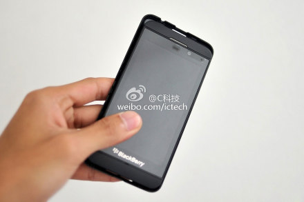 BlackBerry A10 se filtra comparado con el Z10