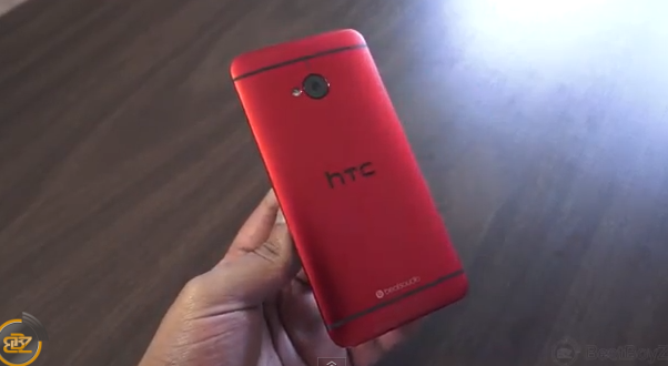 HTC One en rojo aparece en video