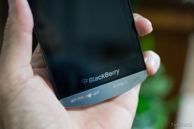 Smartphone BlackBerry 10 Porsche Design se filtra en fotos