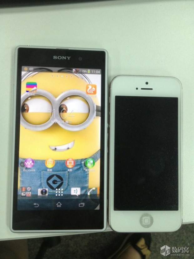 Sony Honami en color blanco aparece en fotos comparado con el iPhone