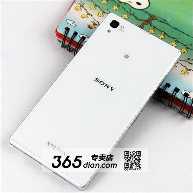 Xperia_Z1_White_3