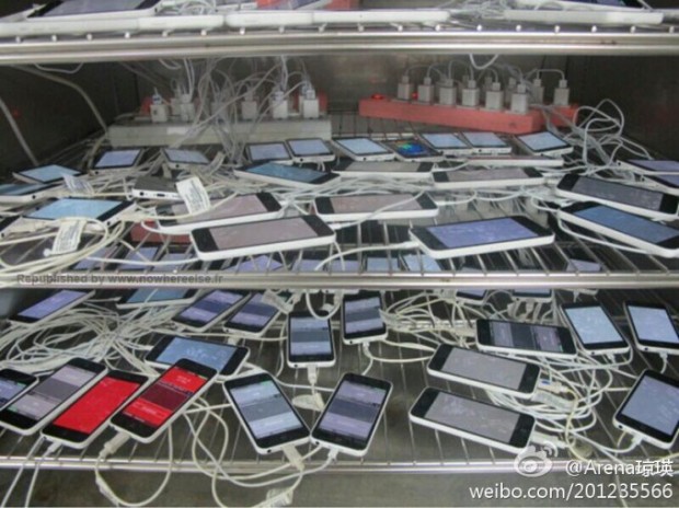 iPhone 5C en sus cinco colores aparecen en video; imagen lo muestra encendido por primera vez