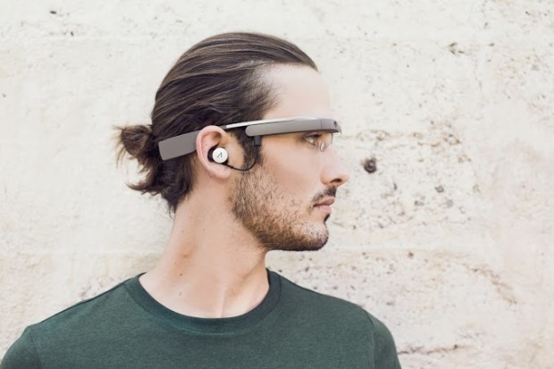 Nuevos Google Glass con auricular presentados