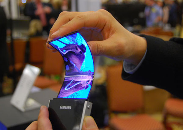 Samsung planea un smartphone Galaxy con pantalla envolvente