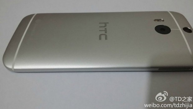 Nuevo HTC One posa en fotos y su cover LED en imagen oficial