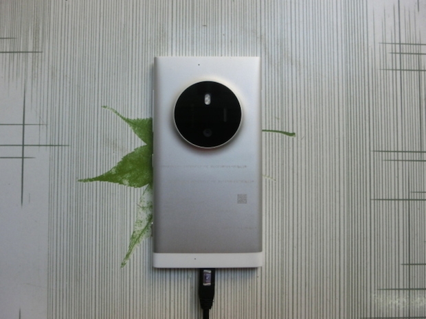 Smartphone Microsoft Lumia con enorme lente se filtra en fotos