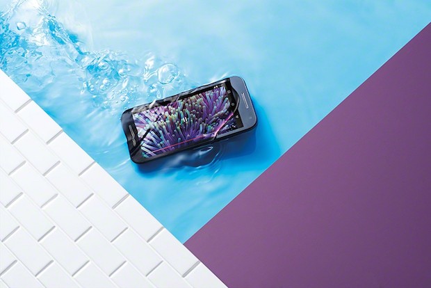 Moto_G_Black_Front_Underwater