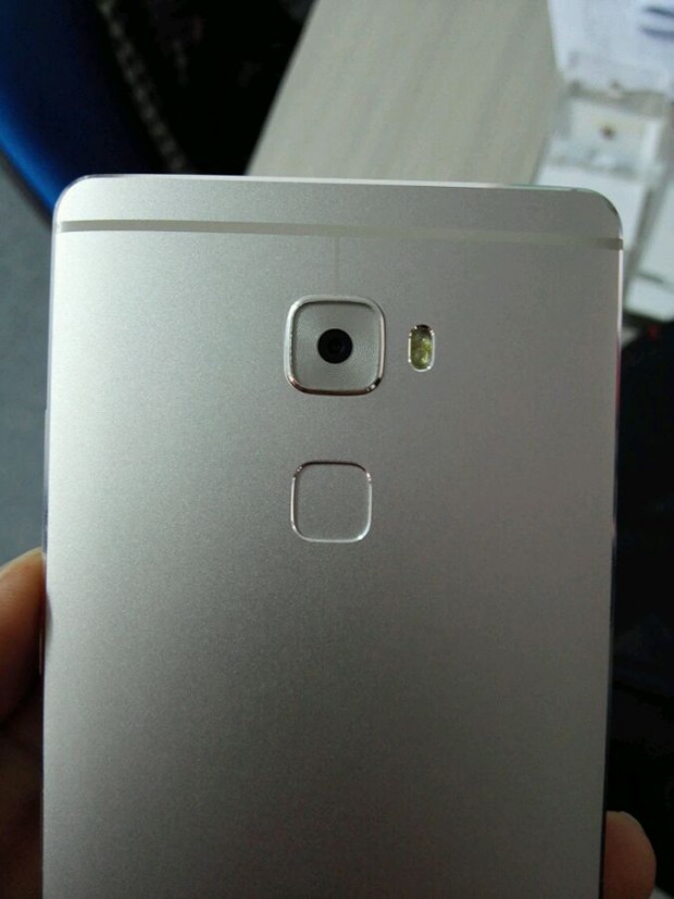 Huawei-MateS_3