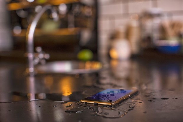 Sony no recomienda usar sus smartphones bajo el agua