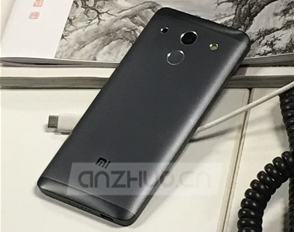 Xiaomi Mi 5 negro con chasis metálico filtrado en fotos