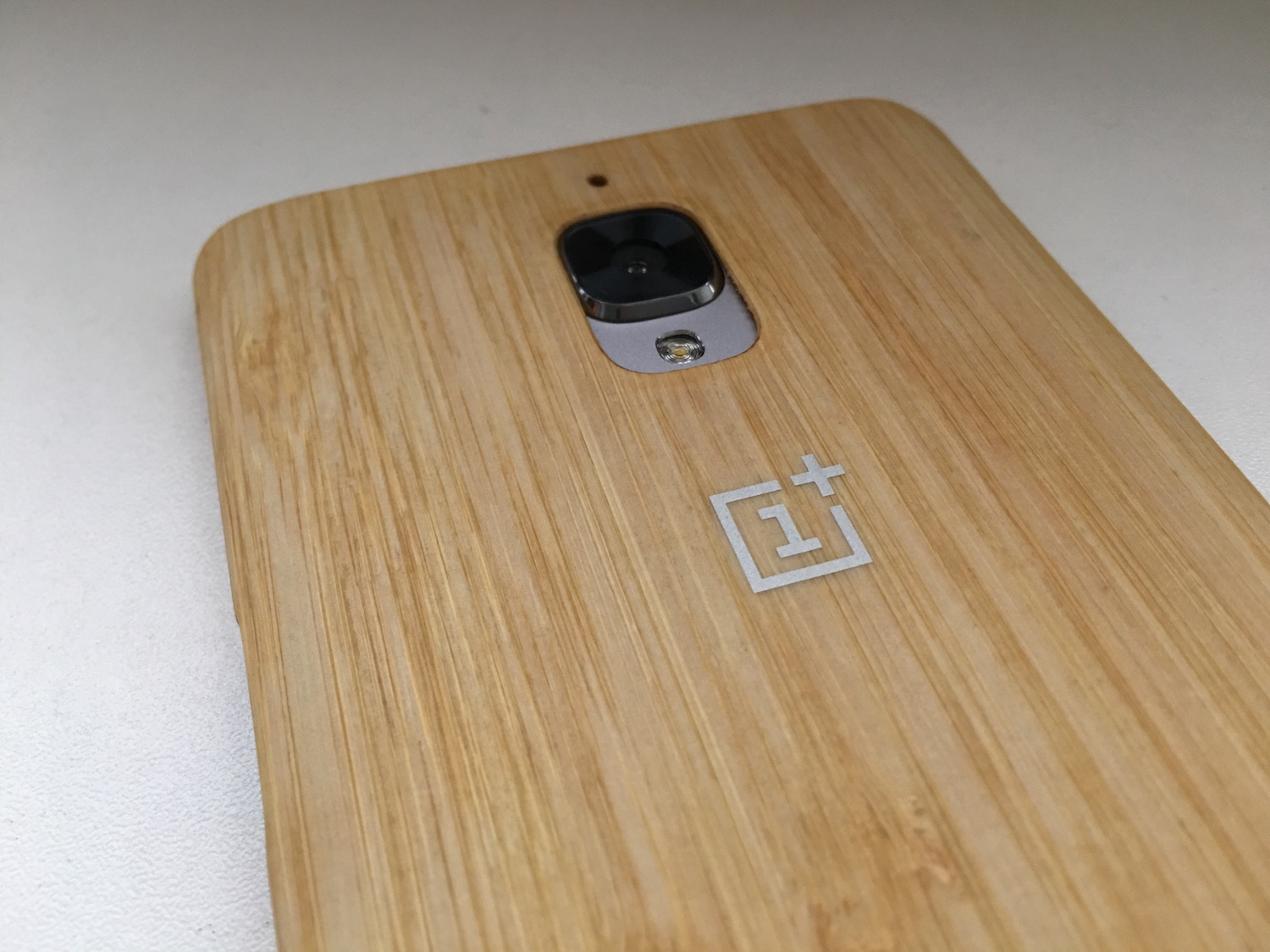 Otro teaser del OnePlus 6: se revela parcialmente su diseño posterior