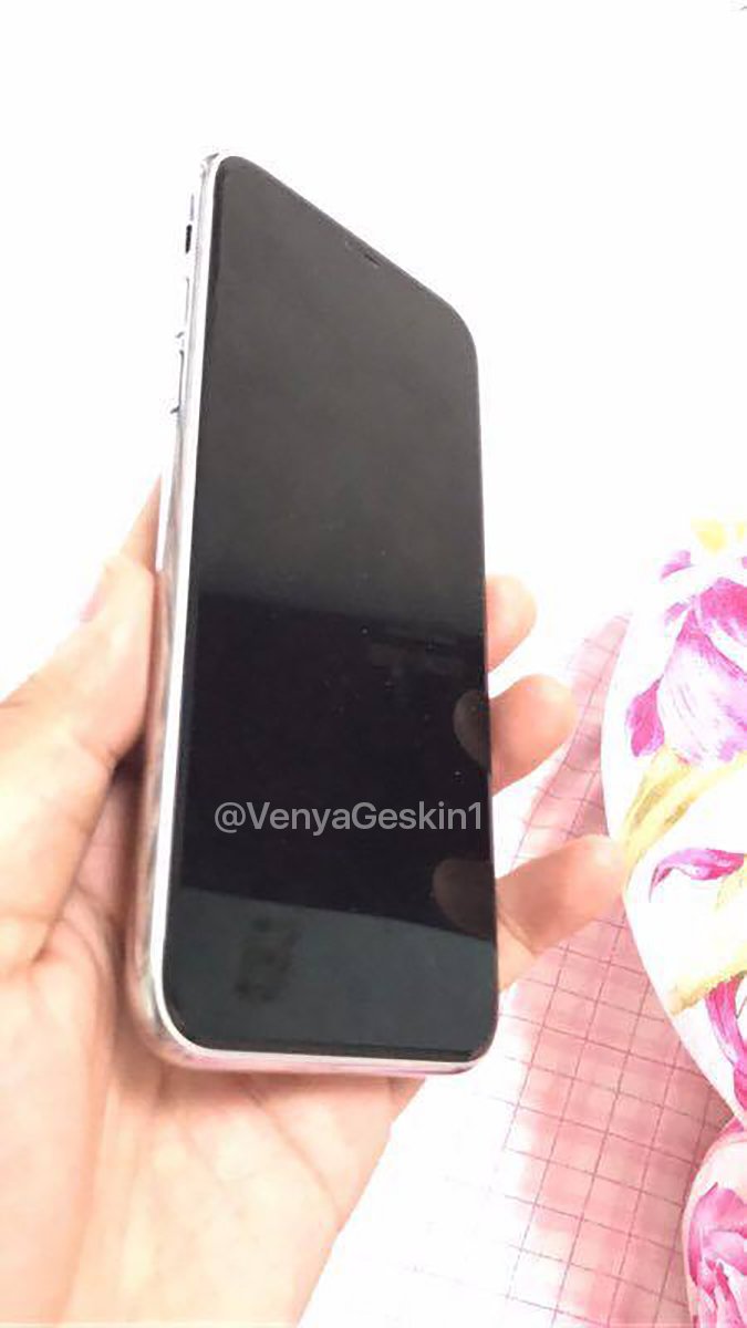 Frente del dummy del iPhone 8 al que refirió Foxconninsider en Reddit.