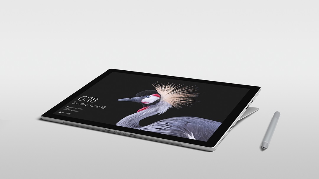Render con ángulo oblicuo de la Microsoft Surface Pro gris.