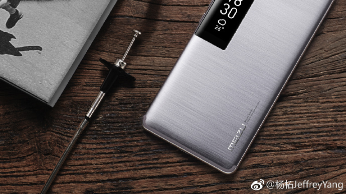 Imagen oficial de parte del dorso del Meizu PRO 7 gris metalizado.
