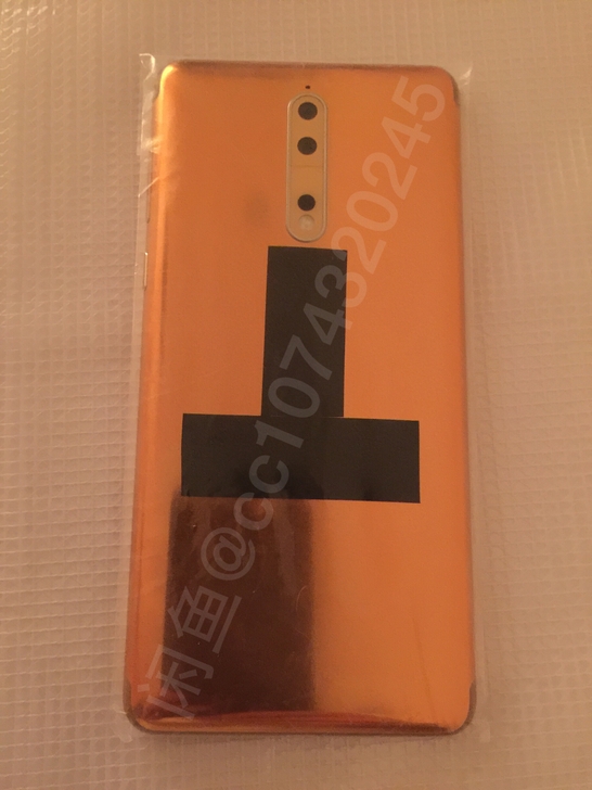 Fotografía del dorso del supuesto prototipo del Nokia 8 color bronce.