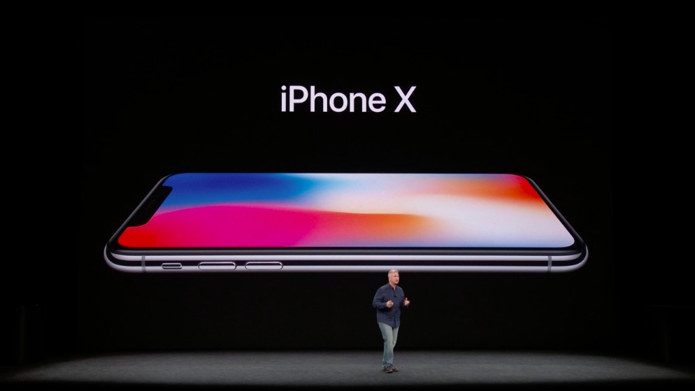 El recinto se pone de pie para recibir al teléfono más esperado del año: iPhone X