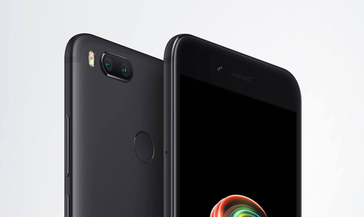 Render oficial del Xiaomi Mi A1 negro mostrando los extremos superiores de cara y contracara.