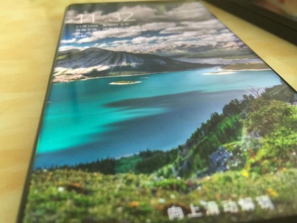 Fotografía filtrada del supuesto ZTE Nubia Z17s con biseles casi inexistentes. 