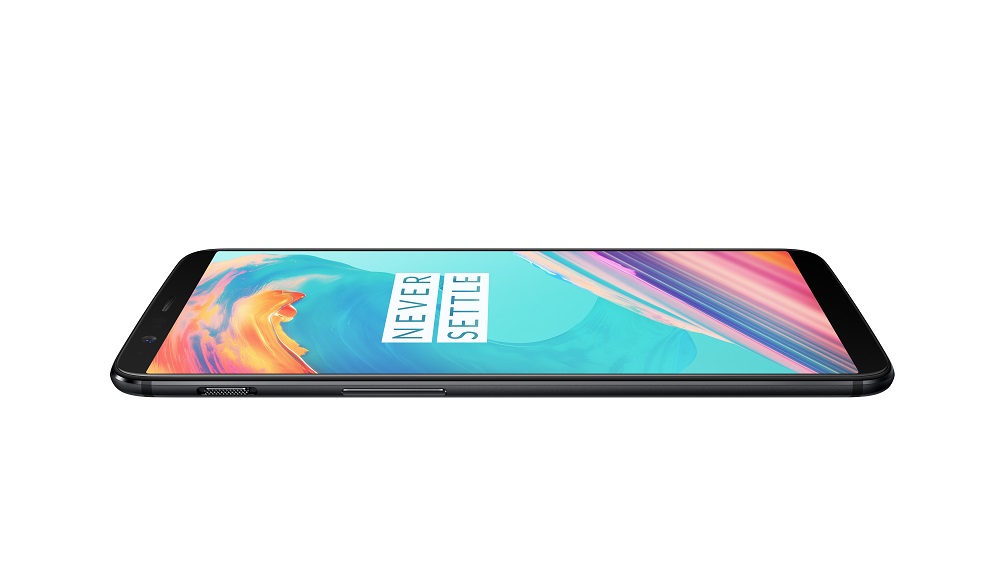 Render oficial del OnePlus 5T mostrando su delgadez y display inmersivo.
