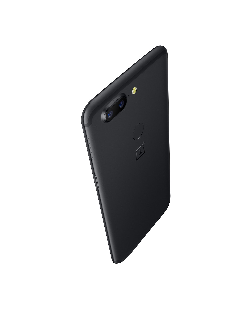 Render oficial del OnePlus 5T mostrando su arista superior y su arista derecha.