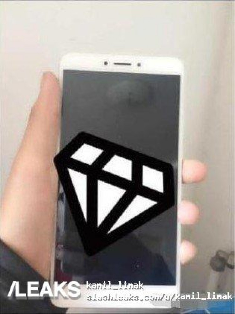 Fotografía frontal filtrada del Xiaomi Mi Max 3 color blanco. 