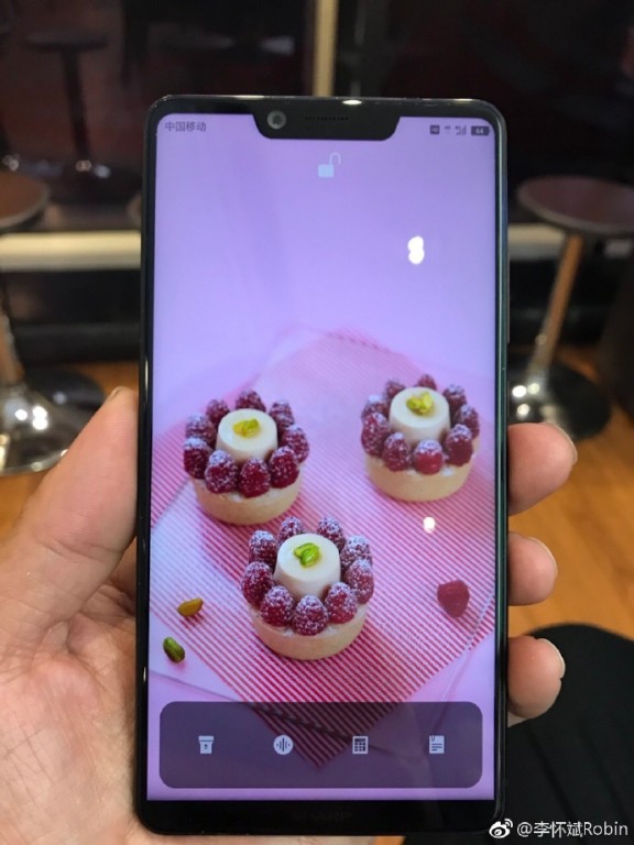Fotografía filtrada del supuesto frente del Sharp Aquos S3. 