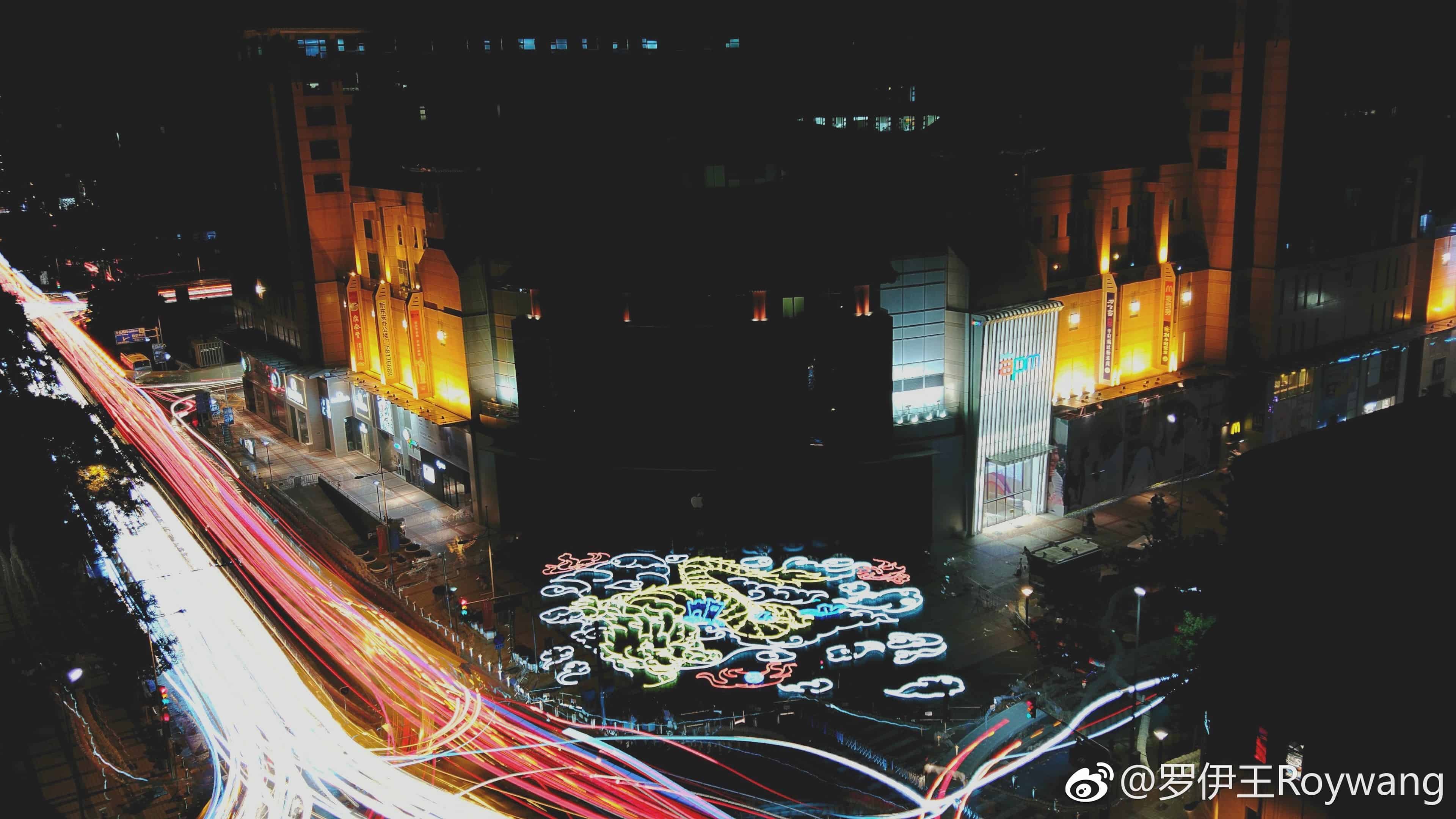Fotografía tomada por el ZTE Nubia Z18 de la pintura de luz más grande del mundo.