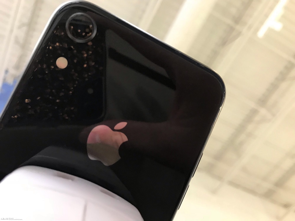 La cámara del más económico de los iPhones 2018 sería más grande de lo común
