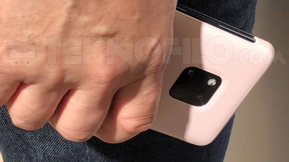Fotografía filtrada de un supuesto Huawei Mate 20 entre el público de la IFA 2018.