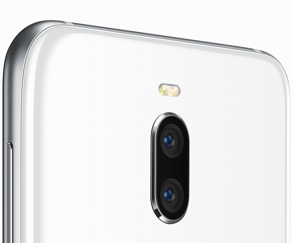 Render oficial del extremo superior dorsal del Meizu X8 blanco.