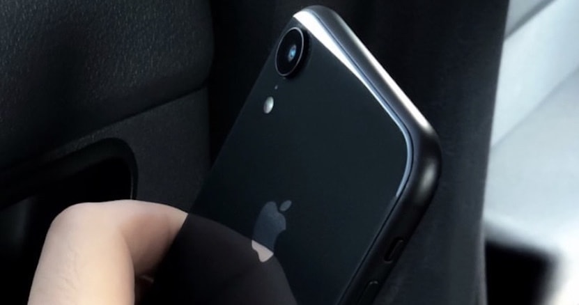 Fotografía filtrada del extremo superior dorsal del iPhone 9.