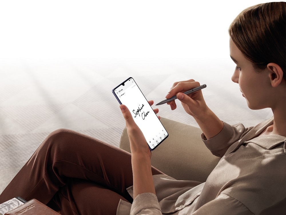 Huawe Mate 20 X M Pen Huawei Mate 20 X siendo utilizado con un lápiz táctil.